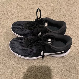 Nike 7.5 women’s sneakers